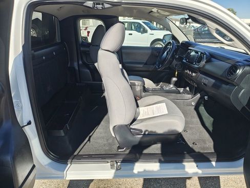 Used 2022 Toyota Tacoma SR AWD/4WD image 2