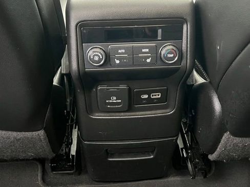 Used 2022 GMC Acadia Denali w/ Denali Ultimate Package image 17