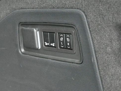Used 2024 Cadillac Escalade ESV Premium Luxury Platinum AWD/4WD image 44