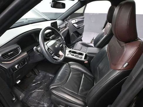 Used 2023 Ford Explorer Platinum w/ Technology Package image 22