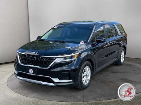 Used 2022 Kia Carnival LX FWD image 3