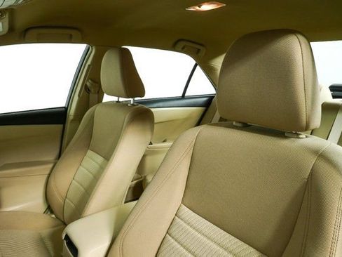 Used 2017 Toyota Camry LE image 5