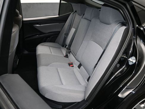 Used 2025 Toyota Camry LE image 32