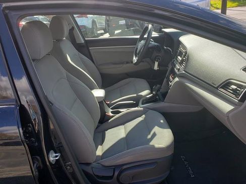 Used 2017 Hyundai Elantra SE image 15