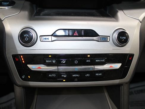 Used 2022 Ford Explorer XLT w/ Equipment Group 202A image 53