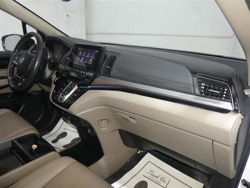 Used 2023 Honda Odyssey Touring image 25