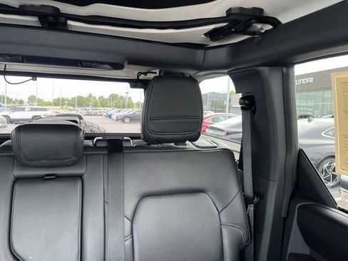 Used 2025 Ford Bronco Badlands AWD/4WD image 14
