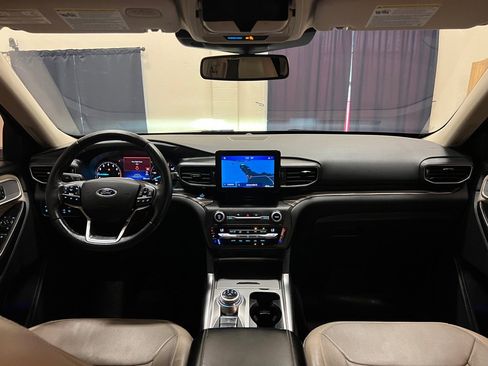Used 2020 Ford Explorer Limited w/ Equipment Group 310A AWD/4WD image 14