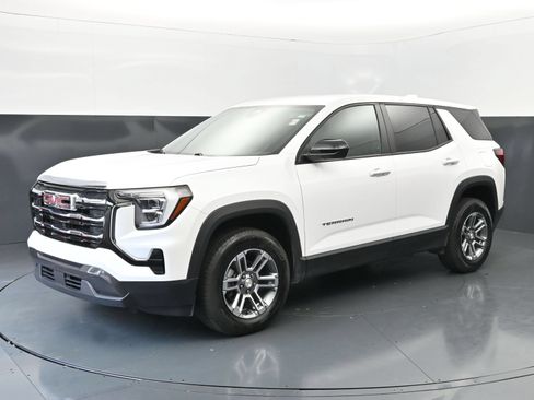 Used 2025 GMC Terrain Elevation AWD/4WD image 1