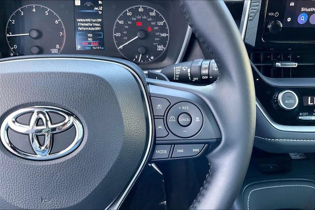 Used 2025 Toyota Corolla SE w/ SE Package FWD image 19