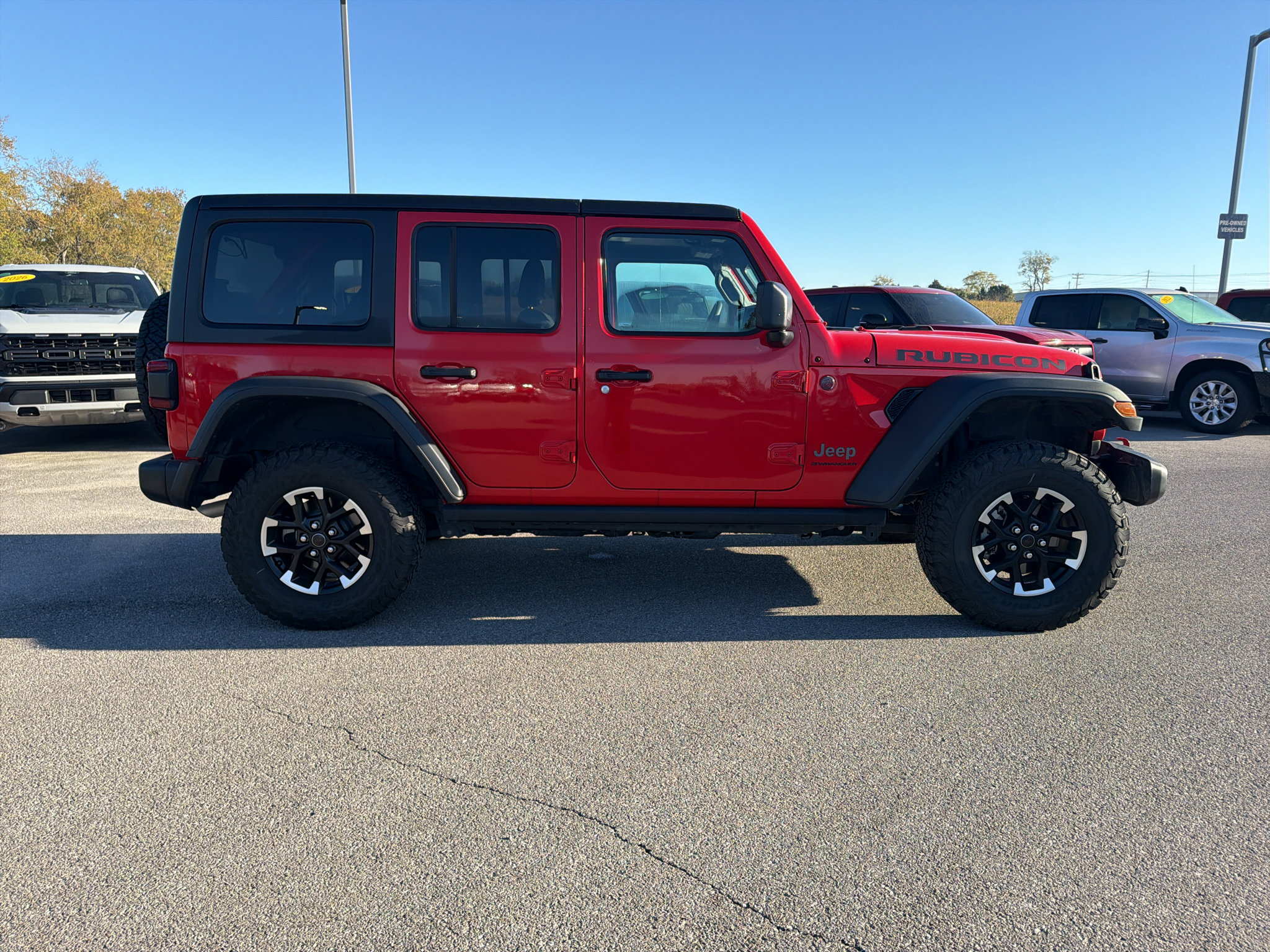 Used 2025 Jeep Wrangler Unlimited Rubicon w/ Convenience Group AWD/4WD image 4