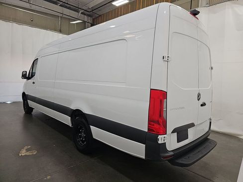 Used 2024 Mercedes-Benz Sprinter 3500 image 2