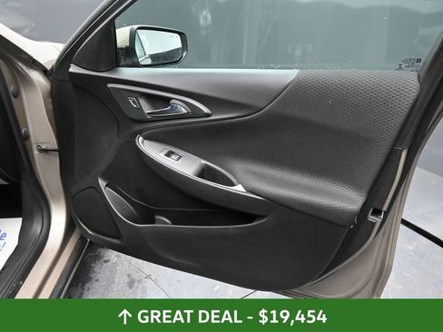 Used 2025 Chevrolet Malibu LT image 21