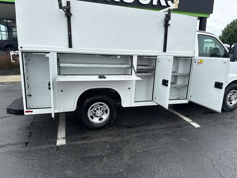 Used 2019 Chevrolet Express 3500 w/ Power Convenience Package RWD image 21