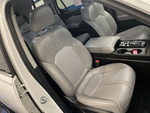 Certified 2025 Honda Pilot Touring image 27