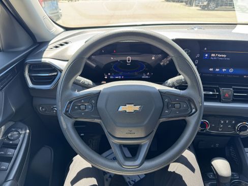 Used 2025 Chevrolet TrailBlazer LT AWD/4WD image 10