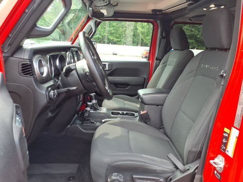 Used 2022 Jeep Gladiator Overland w/ Cold Weather Group AWD/4WD image 13