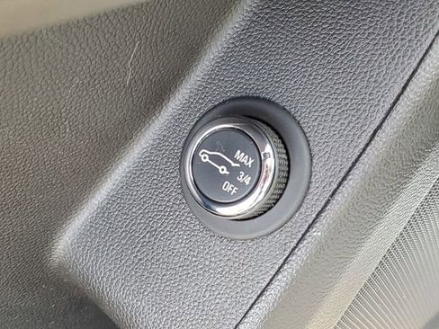 Used 2021 Chevrolet Traverse LT FWD image 17