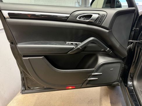 Used 2014 Porsche Cayenne Diesel AWD/4WD image 18
