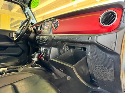 Used 2018 Jeep Wrangler Unlimited Rubicon AWD/4WD image 28