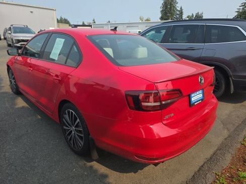 Used 2016 Volkswagen Jetta Sport FWD image 2