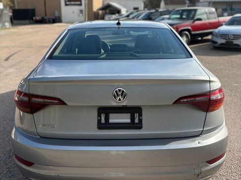 Used 2019 Volkswagen Jetta SE image 4