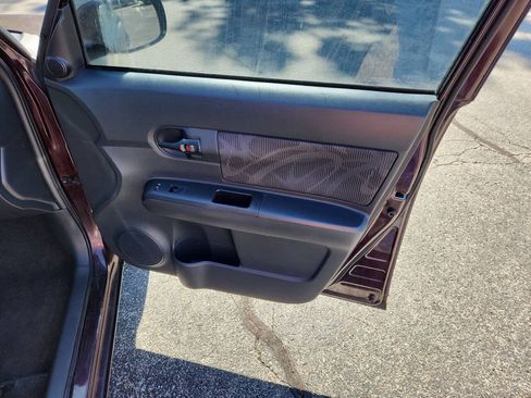 Used 2011 Scion xB FWD image 19