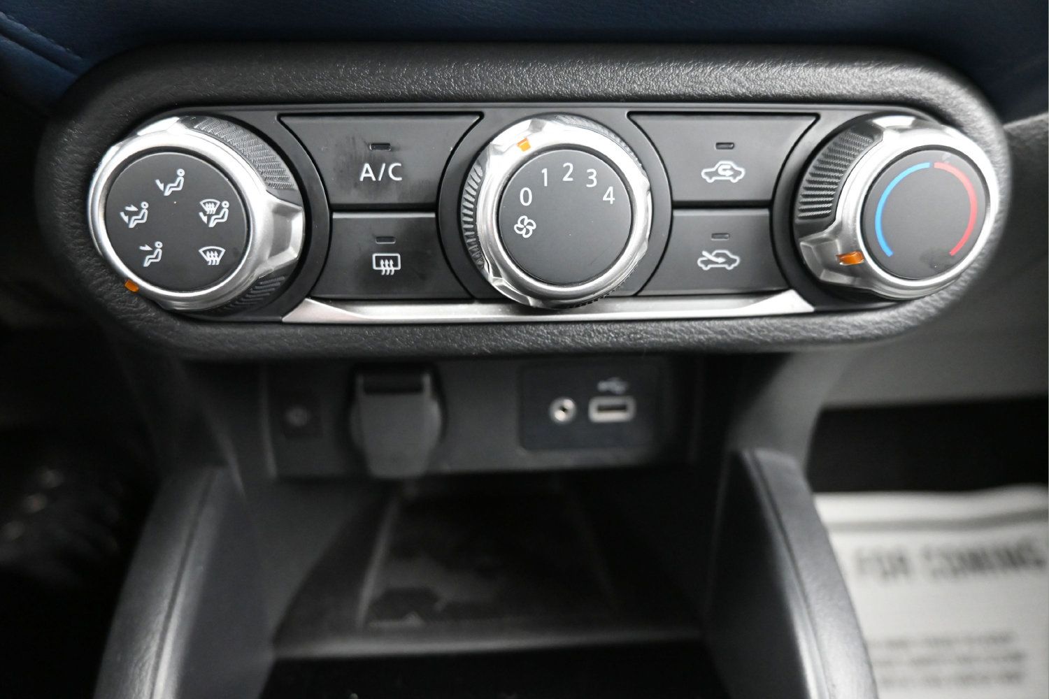 Used 2025 Nissan Versa SV FWD image 10