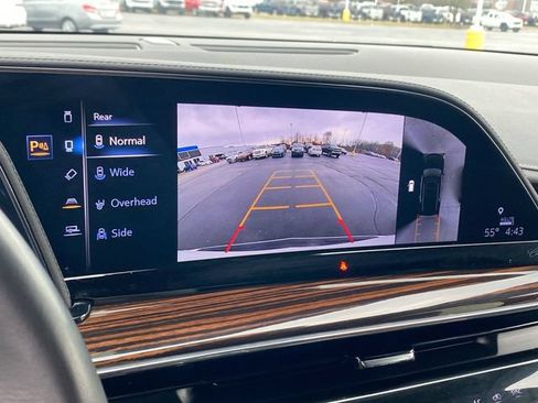 Used 2023 Cadillac Escalade ESV Luxury AWD/4WD image 16