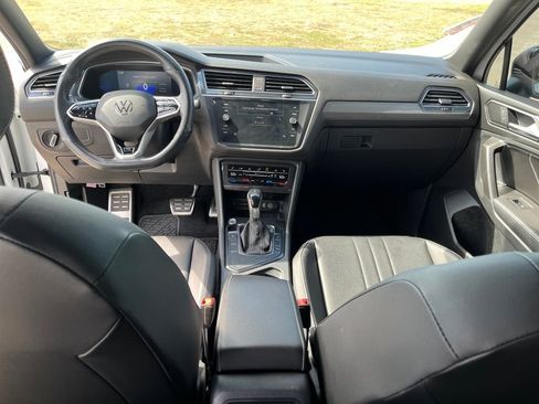 Used 2022 Volkswagen Tiguan SE R-Line image 15