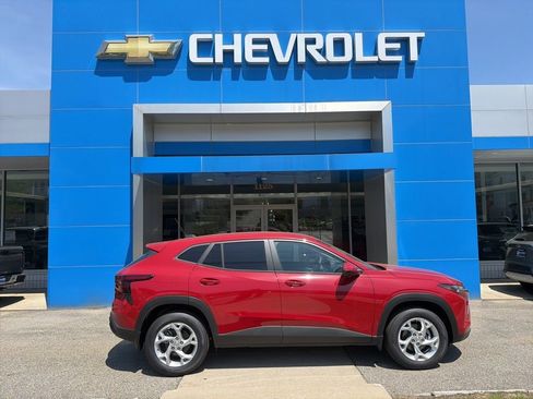 New 2026 Chevrolet Trax LS w/ LS Convenience Package FWD image 6