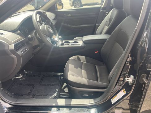 Used 2025 Nissan Altima 2.5 SV FWD image 27