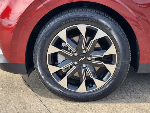 Used 2024 Kia Carnival EX image 8