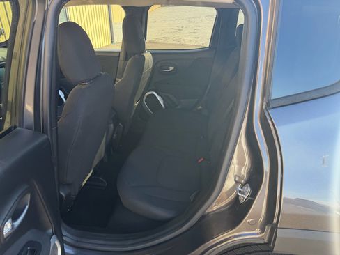Used 2018 Jeep Renegade Latitude image 10