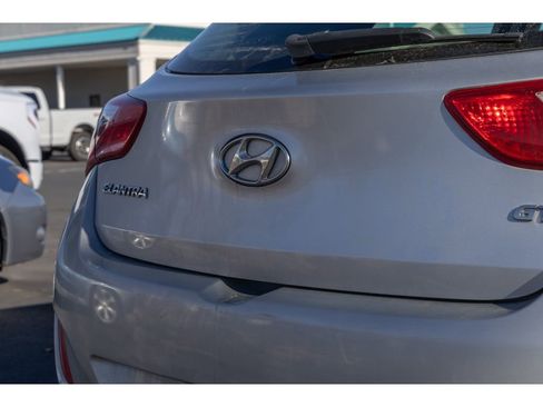 Used 2016 Hyundai Elantra GT image 3