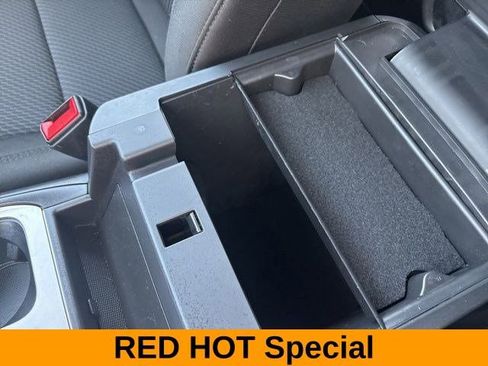 Used 2023 Ford Explorer XLT image 29