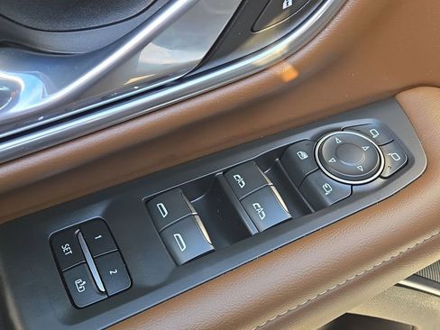 Used 2021 Chevrolet Tahoe High Country image 14