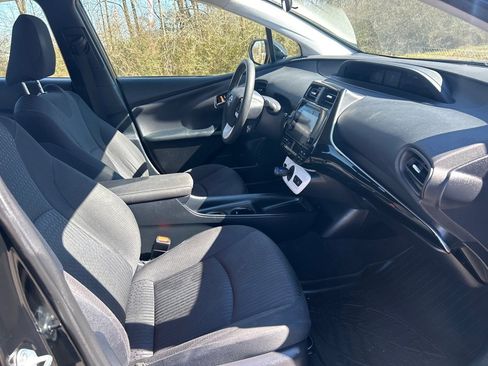 Used 2017 Toyota Prius image 19