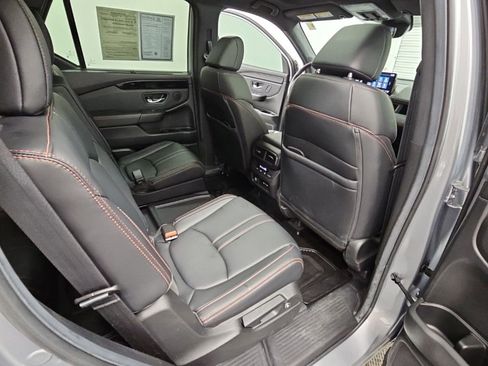 Used 2025 Honda Pilot TrailSport image 35