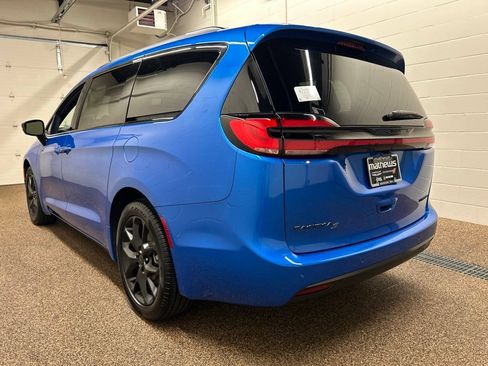 New 2027 Chrysler Pacifica Limited w/ Family Tech Group FWD image 4