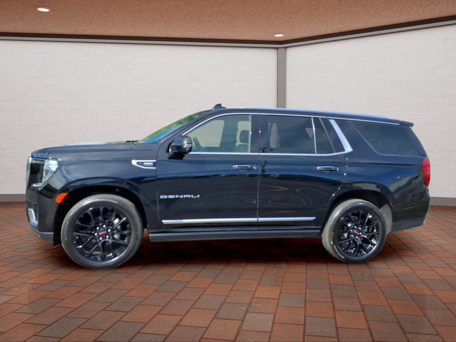 Used 2023 GMC Yukon Denali AWD/4WD image 5