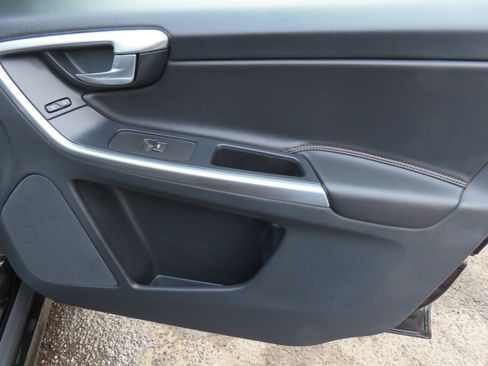 Used 2017 Volvo XC60 T5 Dynamic w/ Preferred Option Package image 23