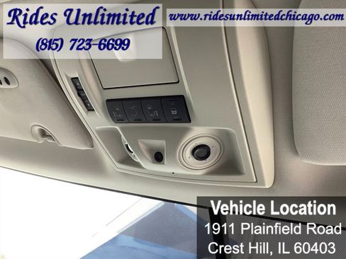 Used 2010 Volkswagen Routan SEL Premium FWD image 16
