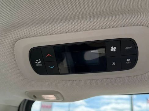 Used 2017 Chrysler Pacifica Platinum FWD image 25