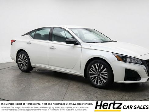 Used 2025 Nissan Altima 2.5 SV image 1
