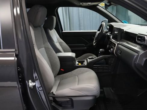 Used 2025 Toyota Tacoma SR5 AWD/4WD image 51
