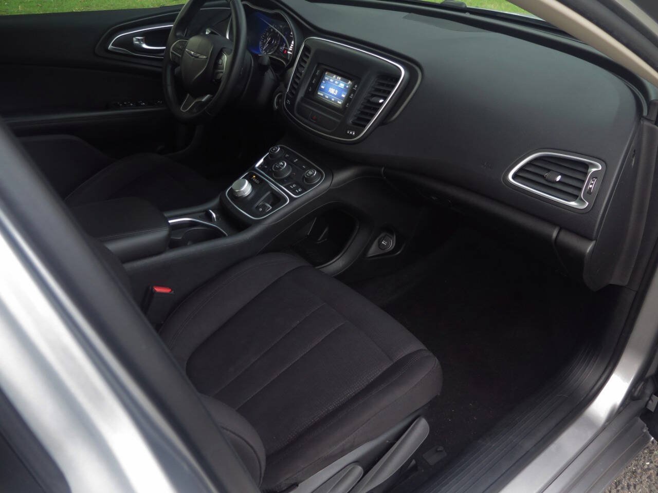Used 2015 Chrysler 200 Limited w/ Convenience Group FWD image 19