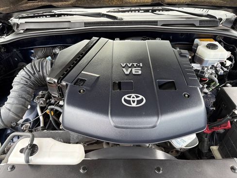Used 2004 Toyota 4Runner SR5 w/ Preferred Accessory Pkg AWD/4WD image 13