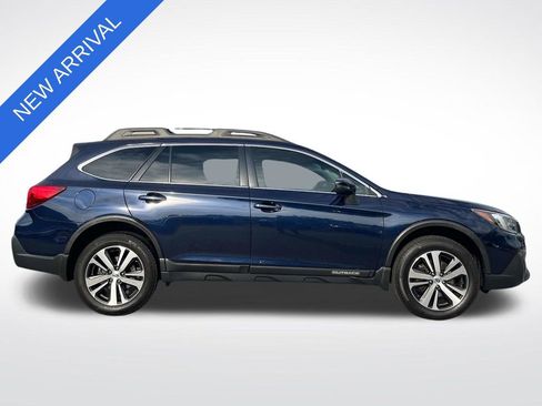 Used 2018 Subaru Outback 3.6R Limited AWD/4WD image 2