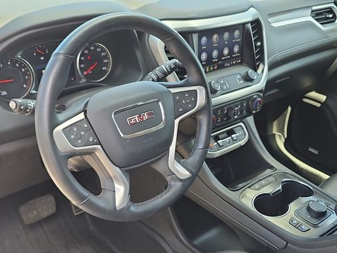 Certified 2023 GMC Acadia SLT w/ Preferred Package FWD image 18